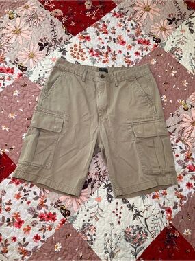 Levi's Tan Cargo Shorts – Utility Pocket Style